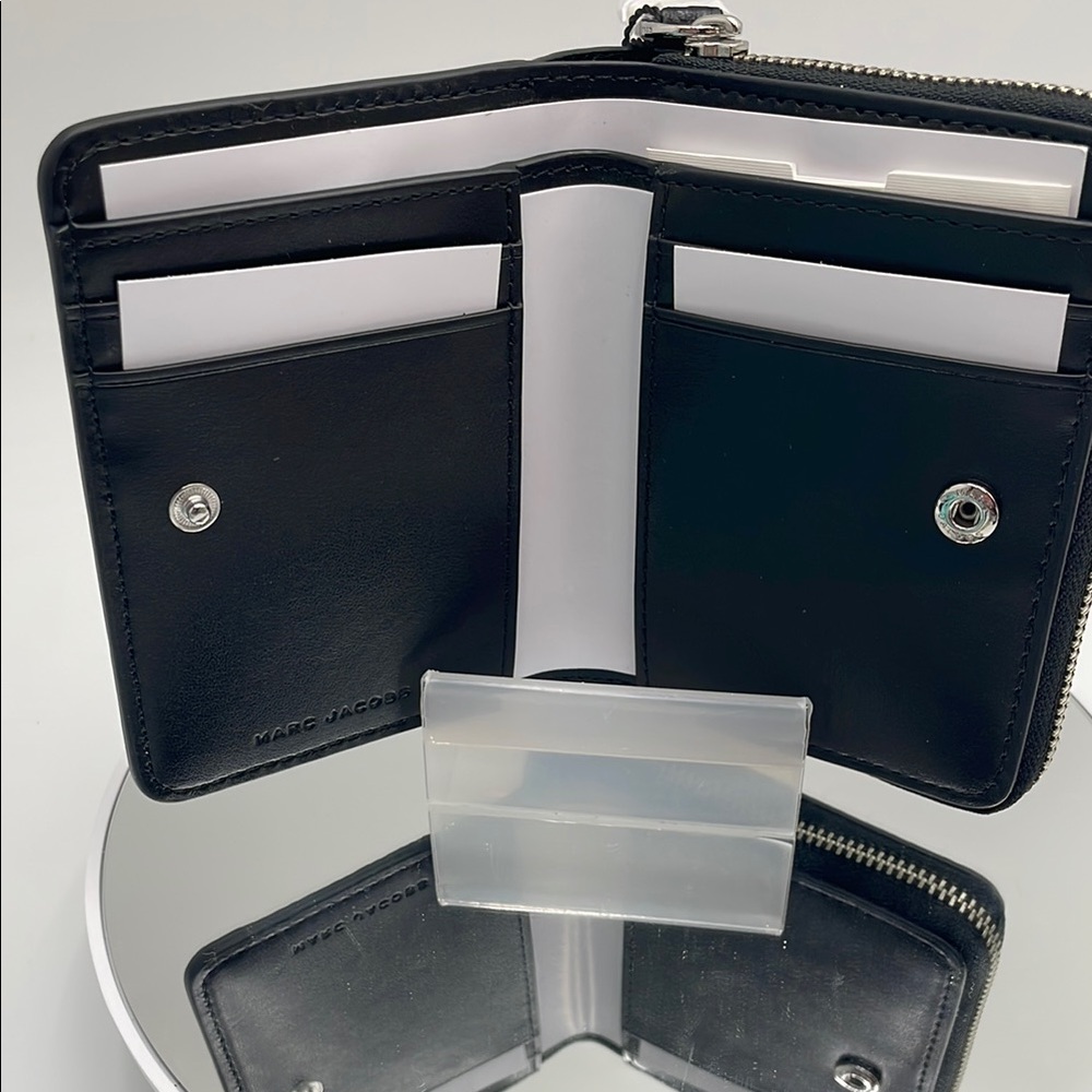 Marc Jacobs Black Wallet - Picture 4 of 5
